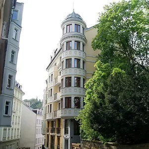 karlovy-vary-dum-u-mari-magdaleny-100-m-od-vridla.karlovyvary-hotels.com/